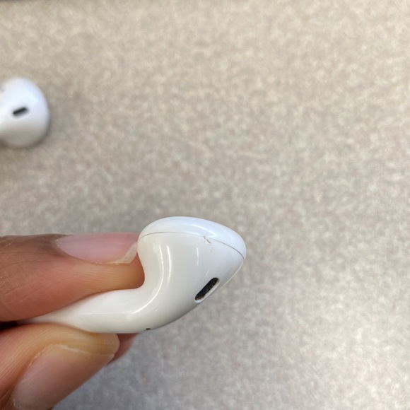 Apple Airpods 2 ‼️PLEASE READ‼️ - Picture 3 of 9
